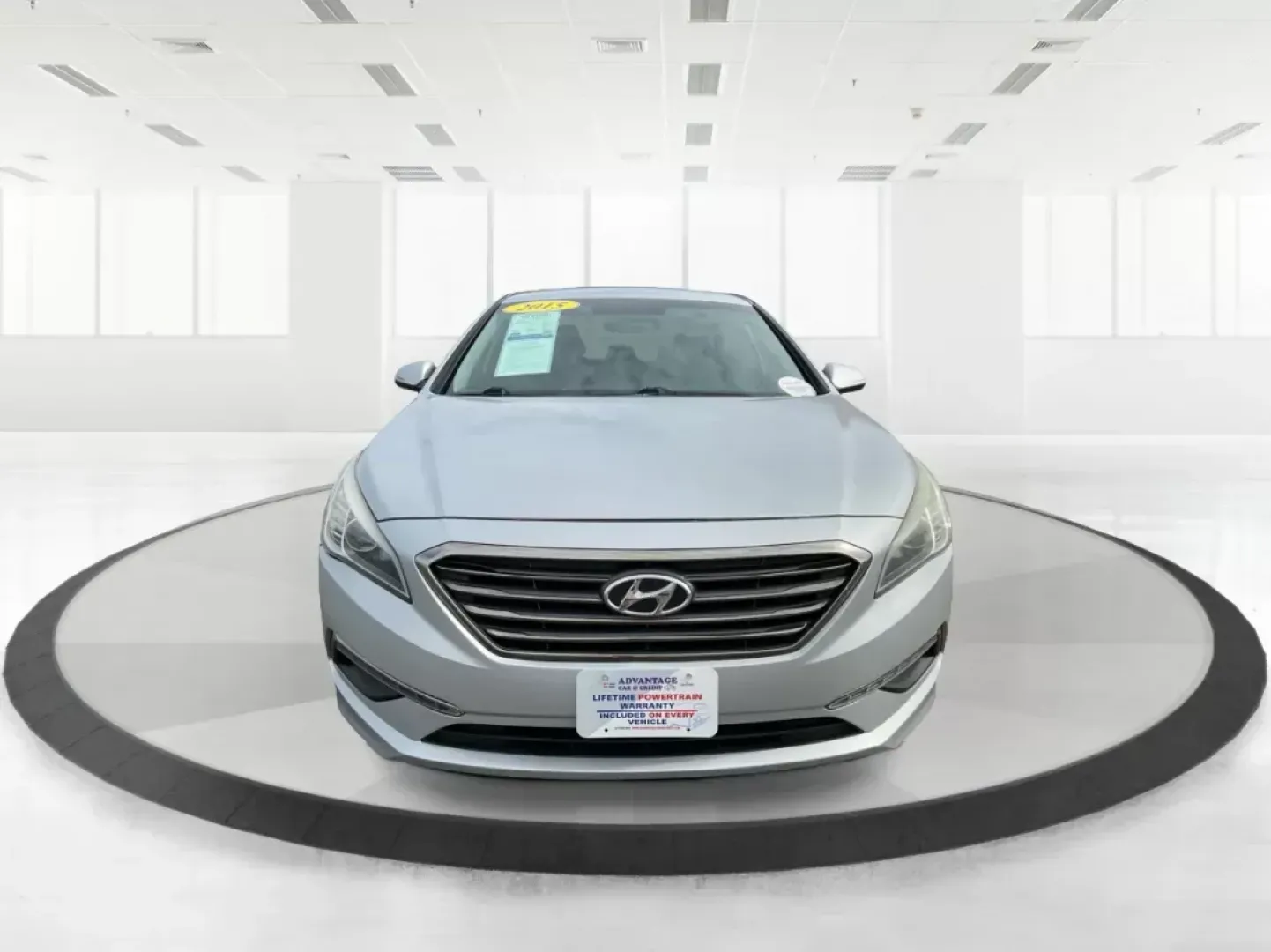 2015 Hyundai Sonata Limited (5NPE34AF6FH) with an 2.4L I-4 gasoline direct injection engine, located at 401 Woodman Dr, Riverside, OH, 45431, (937) 908-9800, 39.761024, -84.120956 - Photo#7