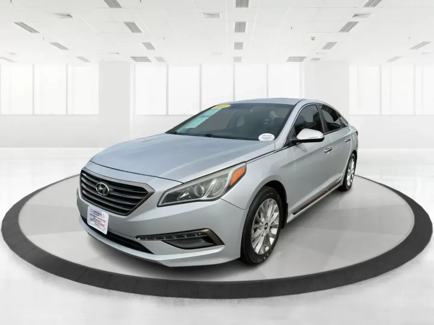 2015 Hyundai Sonata Limited (5NPE34AF6FH) with an 2.4L I-4 gasoline direct injection engine, located at 401 Woodman Dr, Riverside, OH, 45431, (937) 908-9800, 39.761024, -84.120956 - Photo#8