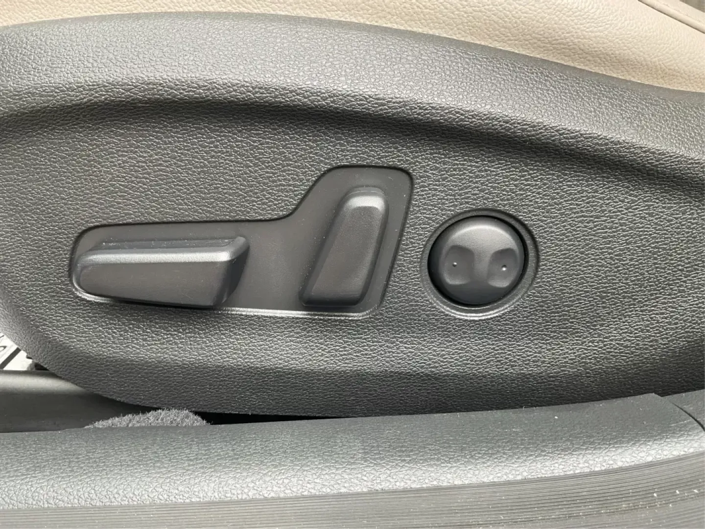 2015 Hyundai Sonata Limited (5NPE34AF6FH) with an 2.4L I-4 gasoline direct injection engine, located at 401 Woodman Dr, Riverside, OH, 45431, (937) 908-9800, 39.761024, -84.120956 - Photo#17