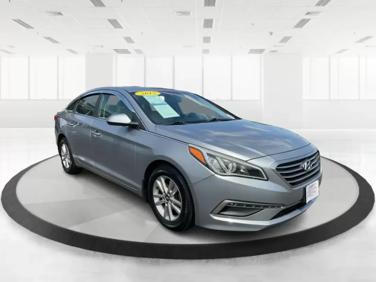 2015 Hyundai Sonata SE (5NPE24AF4FH) with an 2.4L I-4 gasoline direct injection engine, located at 1184 Kauffman Ave, Fairborn, OH, 45324, (937) 908-9800, 39.807072, -84.031563 - Photo#0
