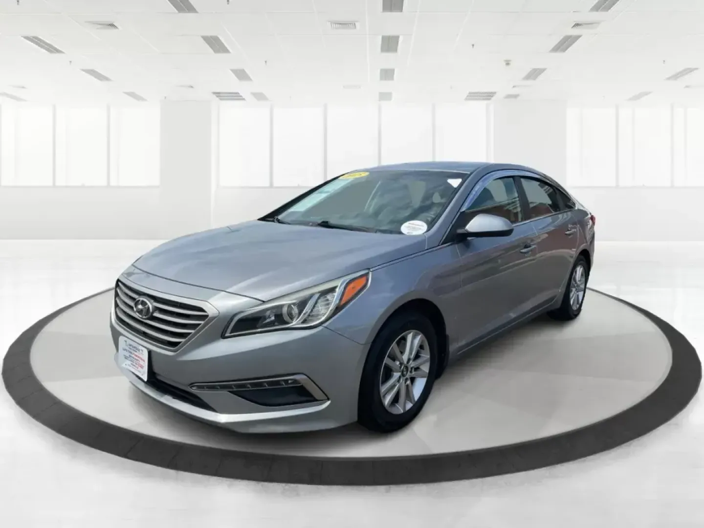 2015 Hyundai Sonata SE (5NPE24AF4FH) with an 2.4L I-4 gasoline direct injection engine, located at 1184 Kauffman Ave, Fairborn, OH, 45324, (937) 908-9800, 39.807072, -84.031563 - Photo#7