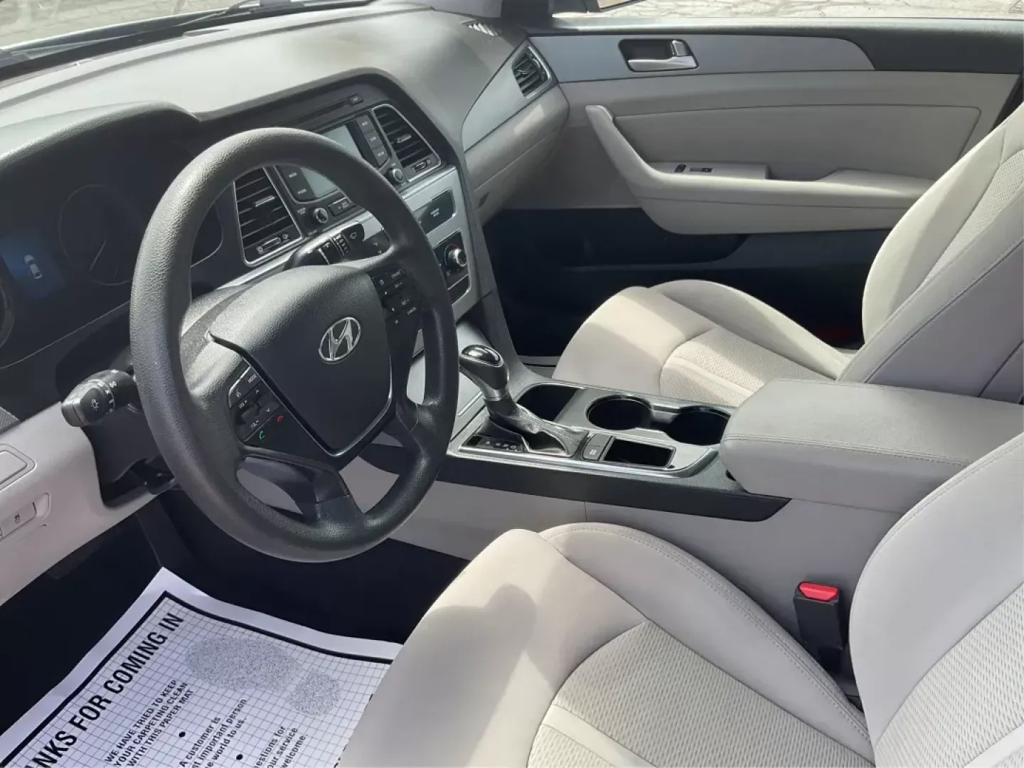 2015 Hyundai Sonata SE (5NPE24AF4FH) with an 2.4L I-4 gasoline direct injection engine, located at 1184 Kauffman Ave, Fairborn, OH, 45324, (937) 908-9800, 39.807072, -84.031563 - Photo#8