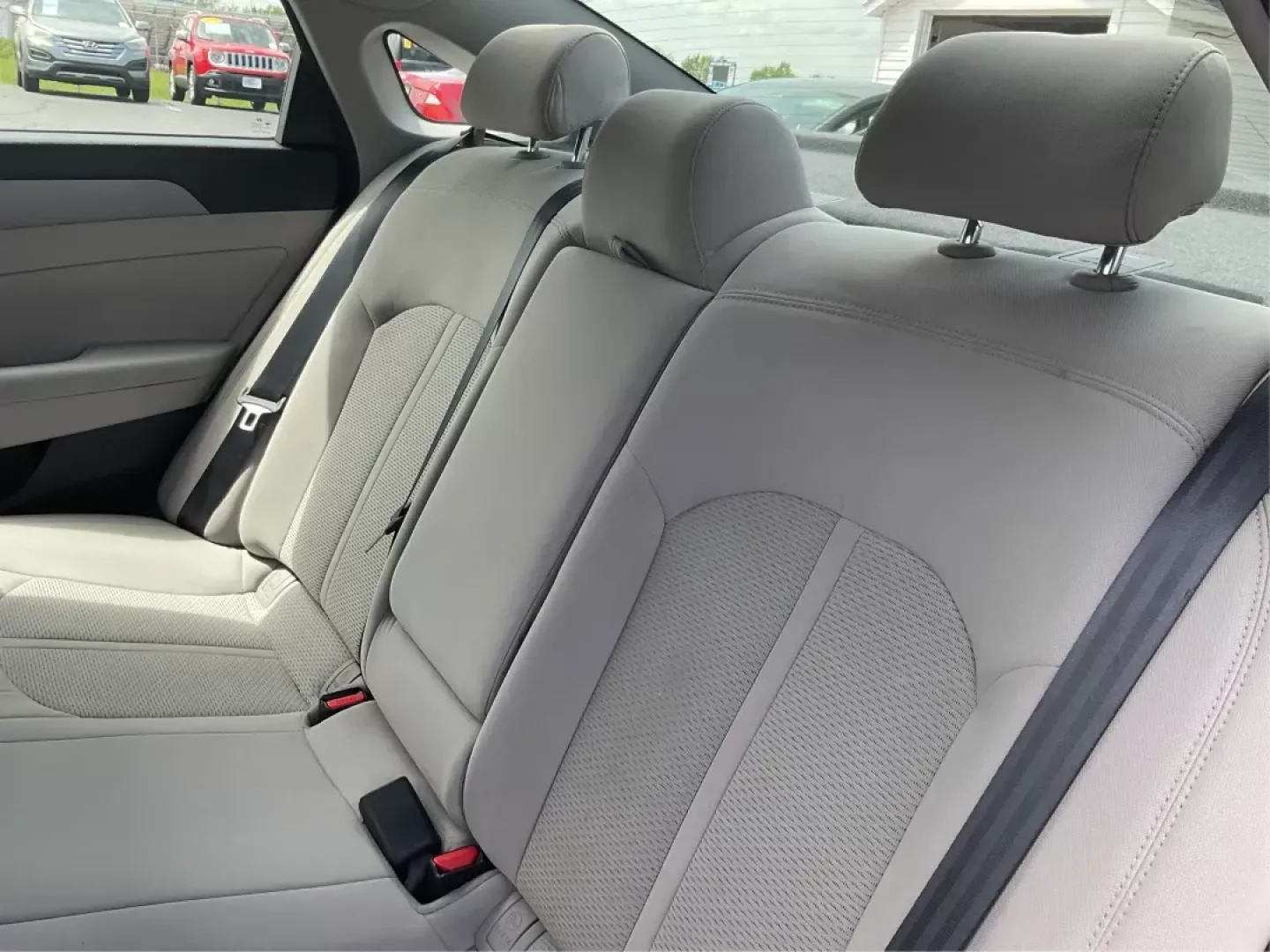 2015 Hyundai Sonata SE (5NPE24AF4FH) with an 2.4L I-4 gasoline direct injection engine, located at 1184 Kauffman Ave, Fairborn, OH, 45324, (937) 908-9800, 39.807072, -84.031563 - Photo#9
