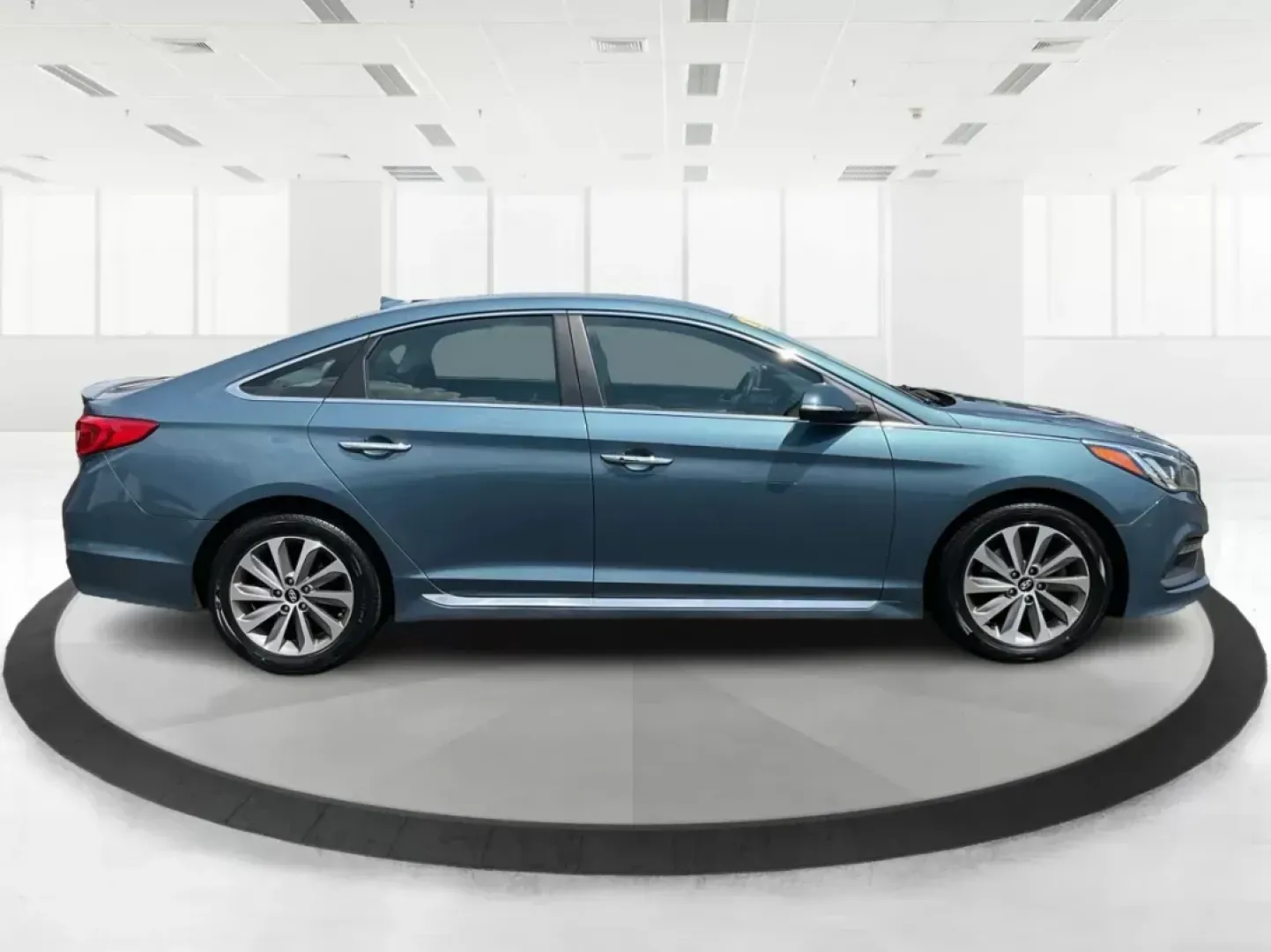 2015 Hyundai Sonata Sport (5NPE34AF2FH) with an 2.4L I-4 gasoline direct injection engine, located at 401 Woodman Dr, Riverside, OH, 45431, (937) 908-9800, 39.761024, -84.120956 - Photo#1