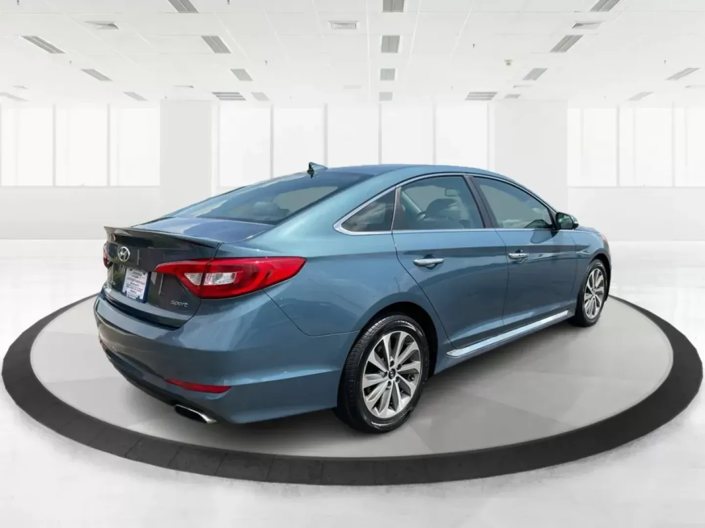 2015 Hyundai Sonata Sport (5NPE34AF2FH) with an 2.4L I-4 gasoline direct injection engine, located at 401 Woodman Dr, Riverside, OH, 45431, (937) 908-9800, 39.761024, -84.120956 - Photo#2
