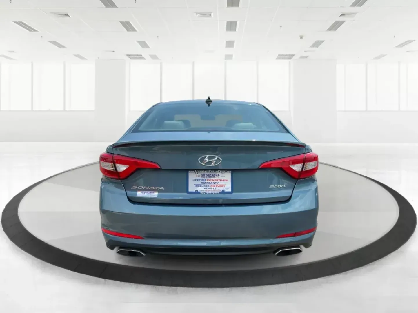 2015 Hyundai Sonata Sport (5NPE34AF2FH) with an 2.4L I-4 gasoline direct injection engine, located at 401 Woodman Dr, Riverside, OH, 45431, (937) 908-9800, 39.761024, -84.120956 - Photo#3