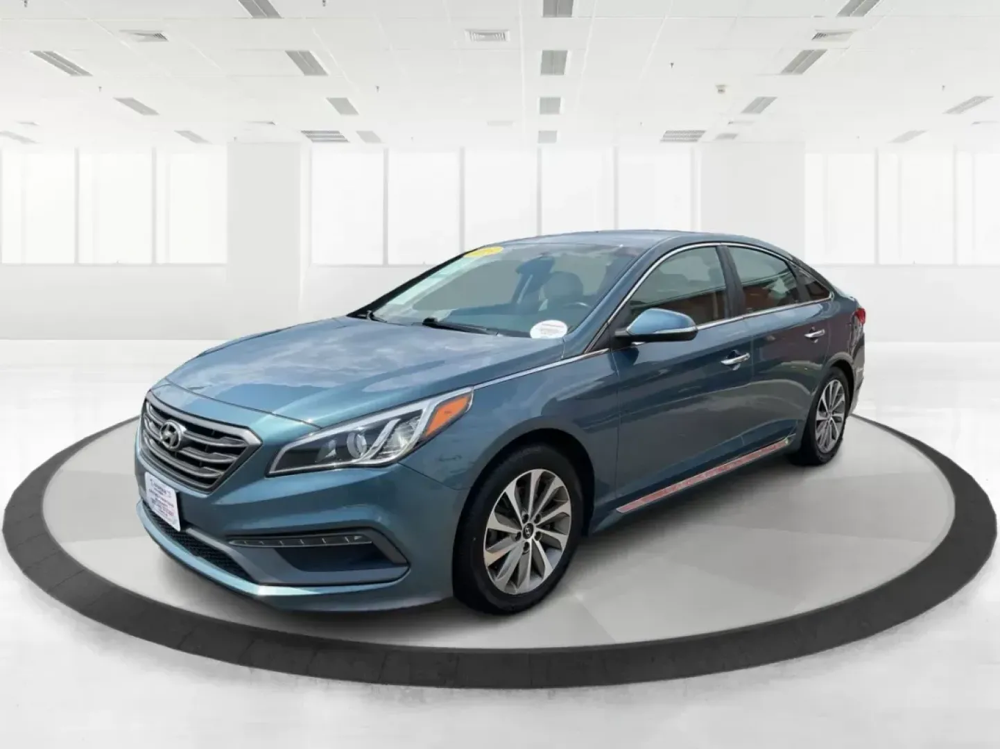 2015 Hyundai Sonata Sport (5NPE34AF2FH) with an 2.4L I-4 gasoline direct injection engine, located at 401 Woodman Dr, Riverside, OH, 45431, (937) 908-9800, 39.761024, -84.120956 - Photo#7