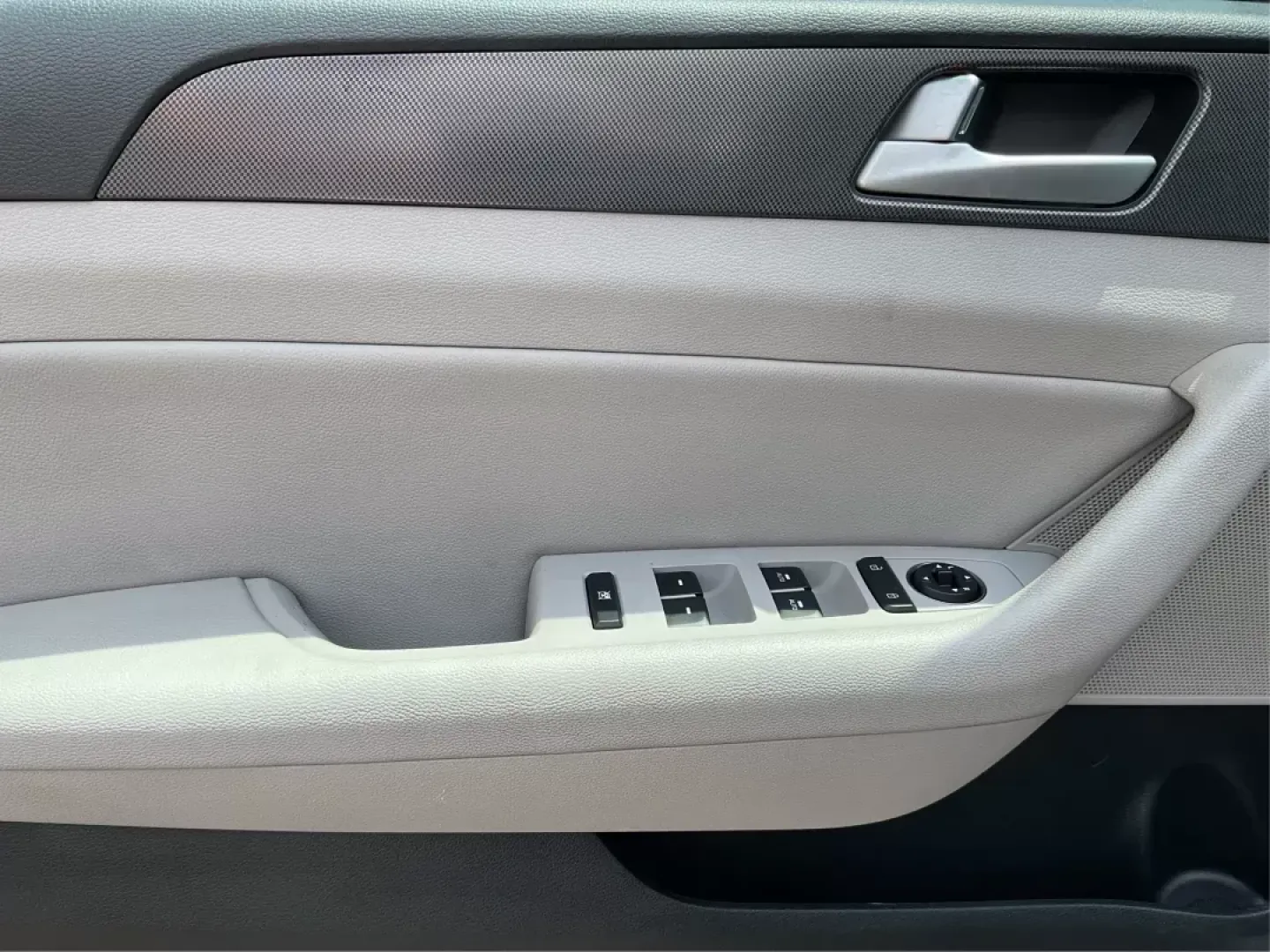 2015 Hyundai Sonata Sport (5NPE34AF2FH) with an 2.4L I-4 gasoline direct injection engine, located at 401 Woodman Dr, Riverside, OH, 45431, (937) 908-9800, 39.761024, -84.120956 - Photo#17