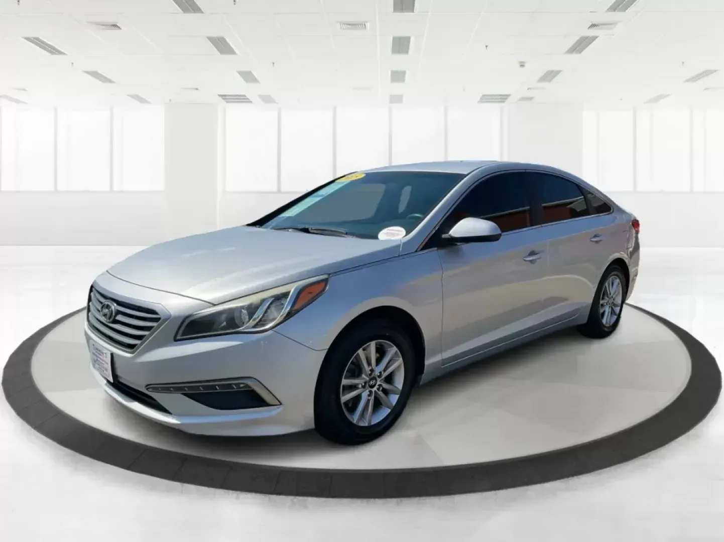 2015 Hyundai Sonata SE (5NPE24AF0FH) with an 2.4L I-4 gasoline direct injection engine, located at 8750 N County Rd 25A, Piqua, OH, 45356, (937) 908-9800, 40.164391, -84.232513 - Photo#7
