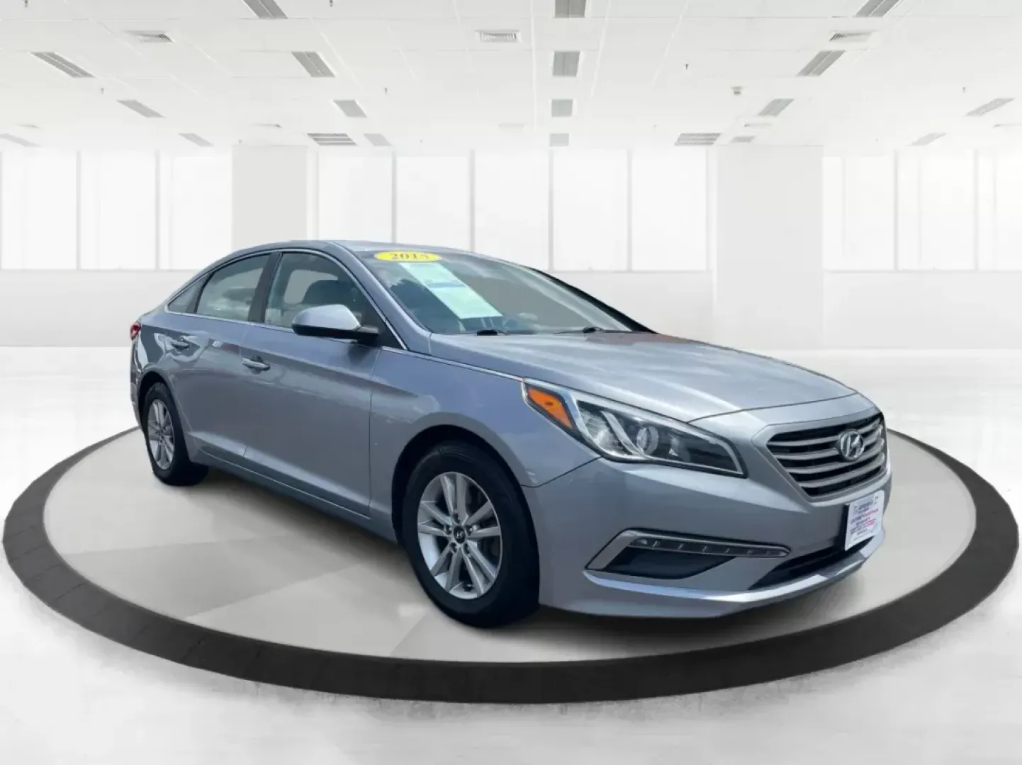 2015 Hyundai Sonata SE (5NPE24AF4FH) with an 2.4L I-4 gasoline direct injection engine, located at 1951 S Dayton Lakeview Rd., New Carlisle, OH, 45344, (937) 908-9800, 39.890999, -84.050255 - Photo#0
