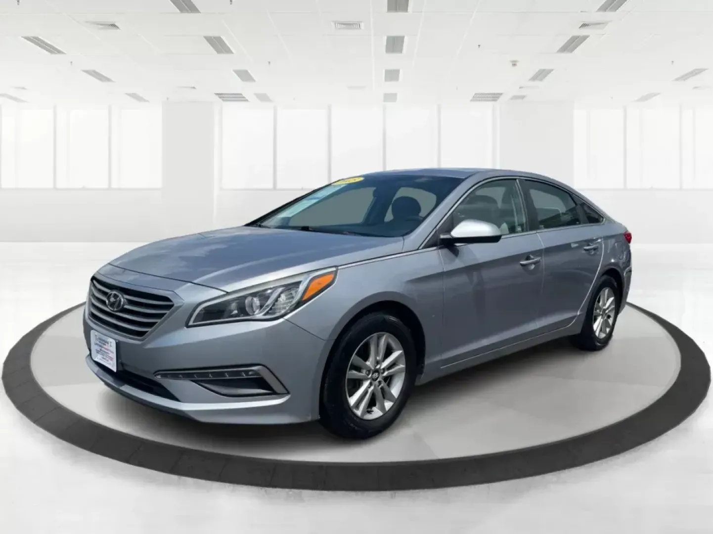 2015 Hyundai Sonata SE (5NPE24AF4FH) with an 2.4L I-4 gasoline direct injection engine, located at 1951 S Dayton Lakeview Rd., New Carlisle, OH, 45344, (937) 908-9800, 39.890999, -84.050255 - Photo#7