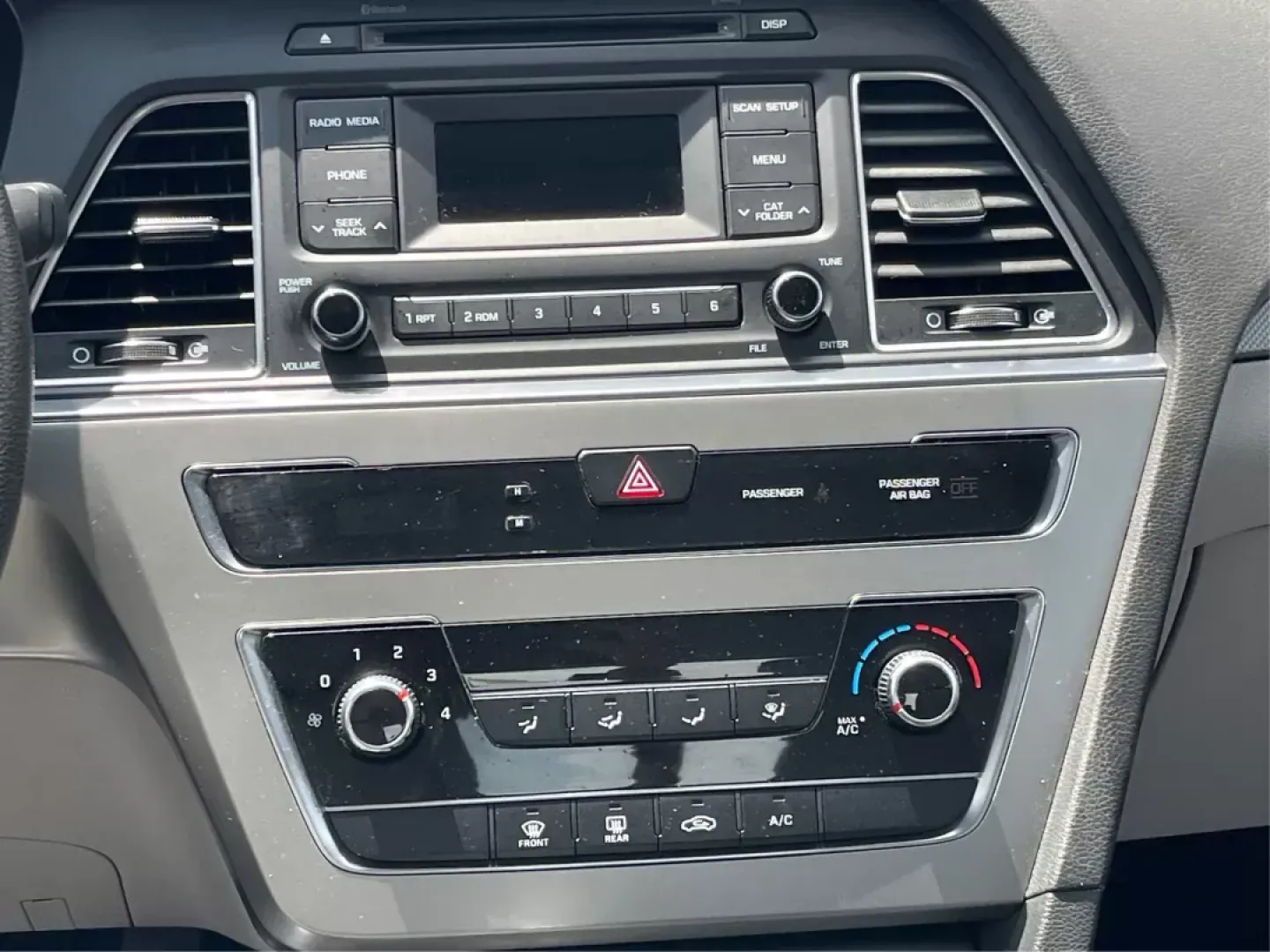 2015 Hyundai Sonata SE (5NPE24AF4FH) with an 2.4L I-4 gasoline direct injection engine, located at 1951 S Dayton Lakeview Rd., New Carlisle, OH, 45344, (937) 908-9800, 39.890999, -84.050255 - Photo#12