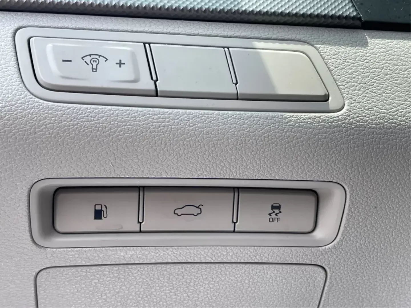 2015 Hyundai Sonata SE (5NPE24AF4FH) with an 2.4L I-4 gasoline direct injection engine, located at 1951 S Dayton Lakeview Rd., New Carlisle, OH, 45344, (937) 908-9800, 39.890999, -84.050255 - Photo#16