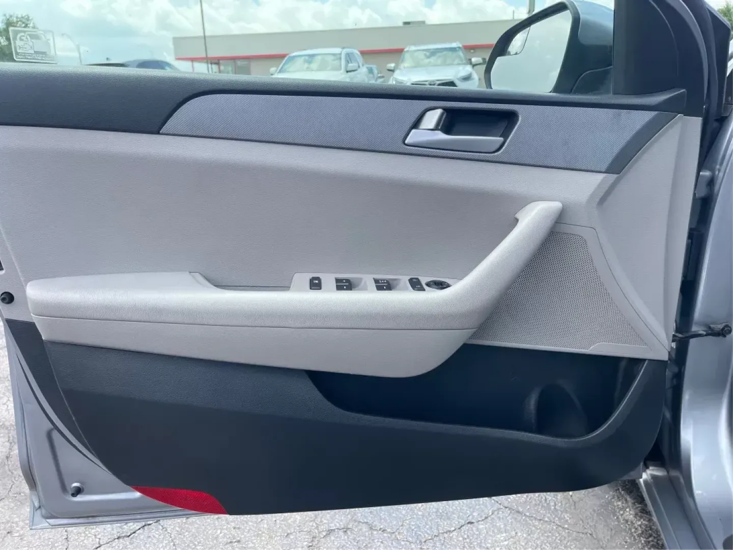 2015 Hyundai Sonata SE (5NPE24AF4FH) with an 2.4L I-4 gasoline direct injection engine, located at 1951 S Dayton Lakeview Rd., New Carlisle, OH, 45344, (937) 908-9800, 39.890999, -84.050255 - Photo#18