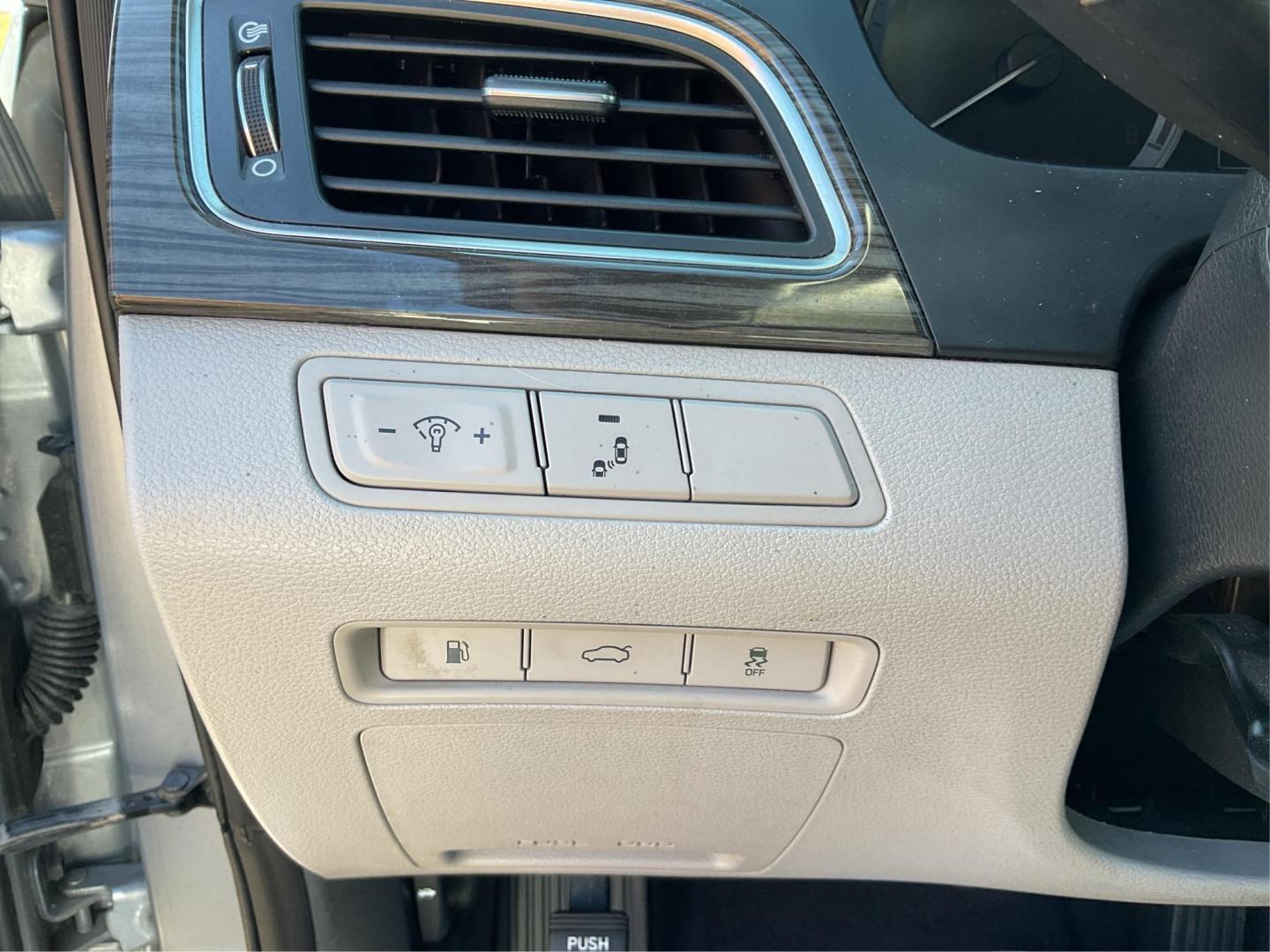 2015 Hyundai Sonata ECO (5NPE24AA3FH) with an 1.6L I-4 gasoline direct injection engine, located at 1184 Kauffman Ave, Fairborn, OH, 45324, (937) 908-9800, 39.807072, -84.031563 - Photo#15