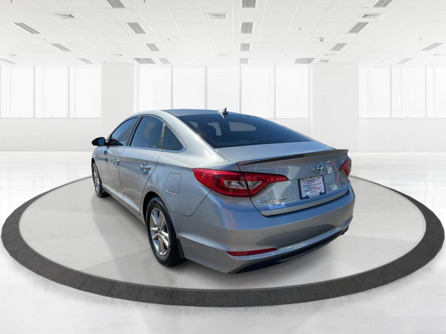 2015 Hyundai Sonata ECO (5NPE24AA3FH) with an 1.6L I-4 gasoline direct injection engine, located at 1184 Kauffman Ave, Fairborn, OH, 45324, (937) 908-9800, 39.807072, -84.031563 - Photo#4