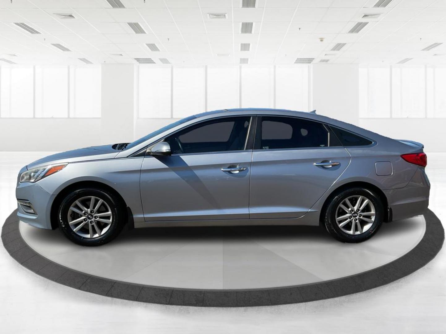 2015 Hyundai Sonata ECO (5NPE24AA3FH) with an 1.6L I-4 gasoline direct injection engine, located at 1184 Kauffman Ave, Fairborn, OH, 45324, (937) 908-9800, 39.807072, -84.031563 - Photo#5