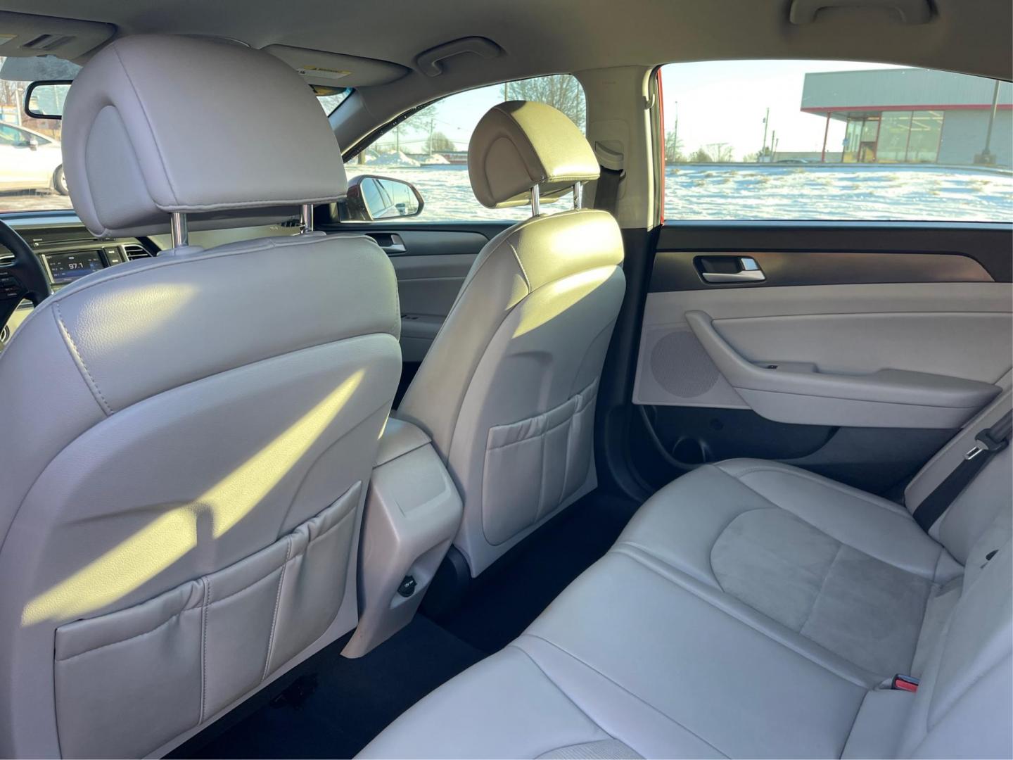 2015 Hyundai Sonata Sport (5NPE34AF6FH) with an 2.4L L4 DOHC 16V engine, 6-Speed Automatic transmission, located at 1230 East Main St, Xenia, OH, 45385, (937) 908-9800, 39.688042, -83.910538 - Photo#9