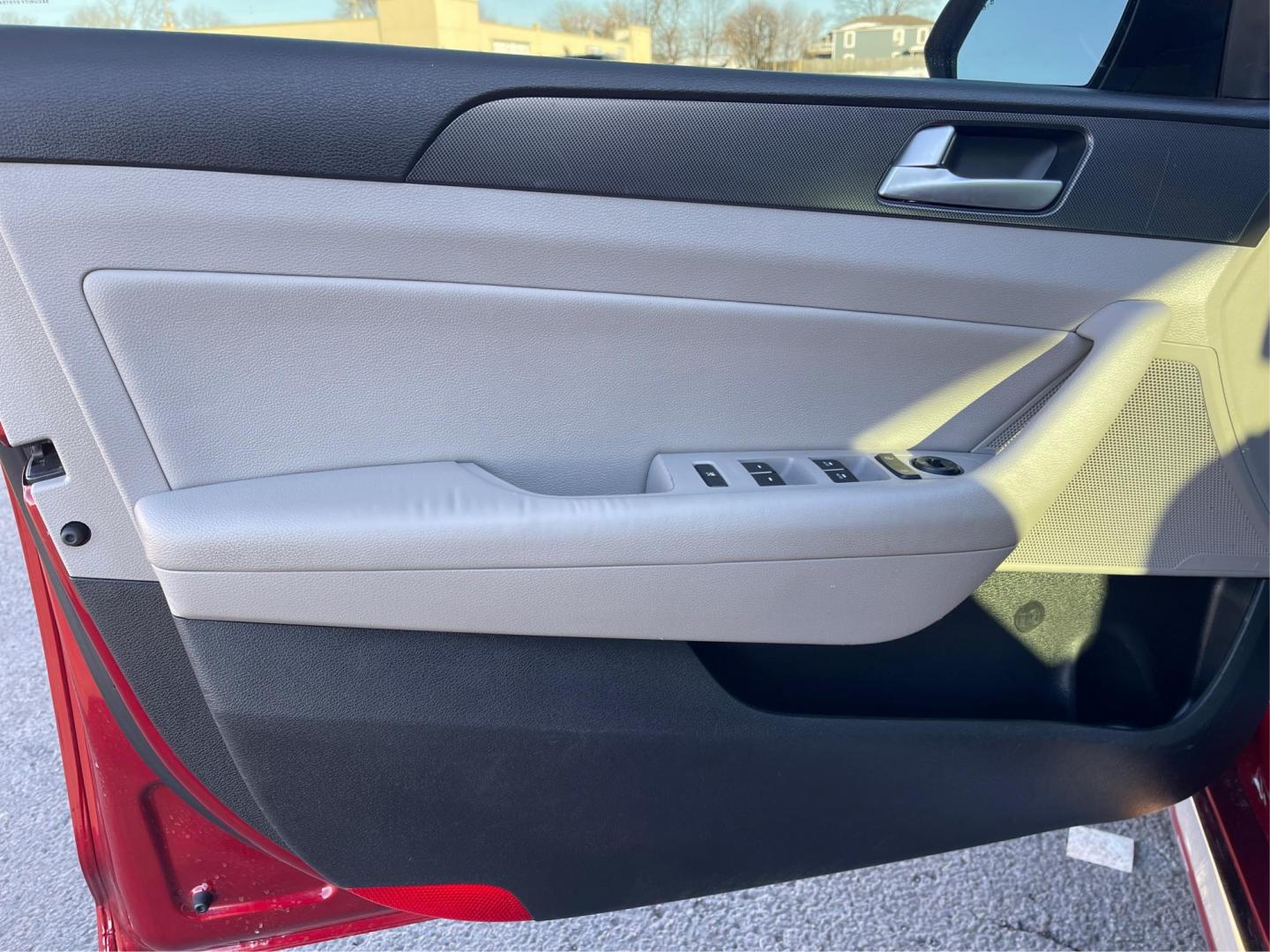 2015 Hyundai Sonata Sport (5NPE34AF6FH) with an 2.4L L4 DOHC 16V engine, 6-Speed Automatic transmission, located at 1230 East Main St, Xenia, OH, 45385, (937) 908-9800, 39.688042, -83.910538 - Photo#17