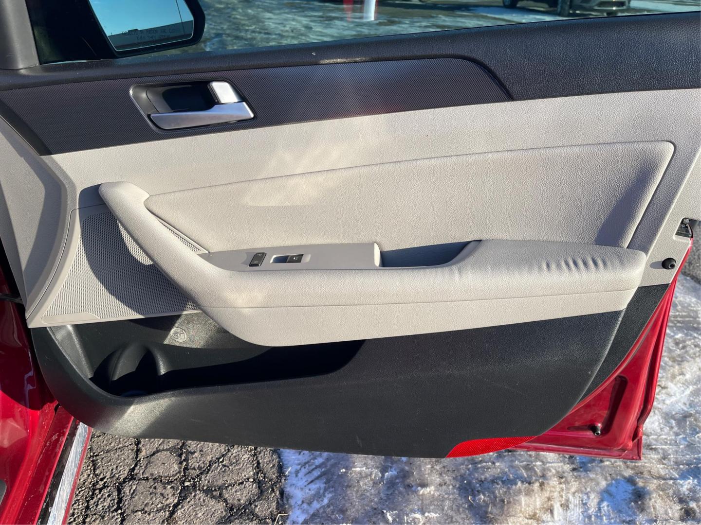 2015 Hyundai Sonata Sport (5NPE34AF6FH) with an 2.4L L4 DOHC 16V engine, 6-Speed Automatic transmission, located at 1230 East Main St, Xenia, OH, 45385, (937) 908-9800, 39.688042, -83.910538 - Photo#18