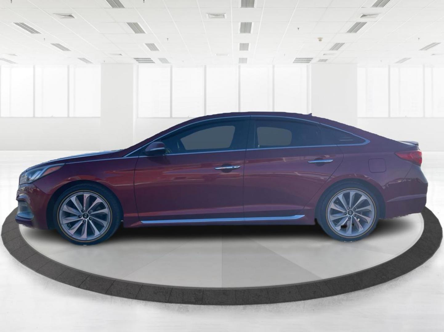 2015 Hyundai Sonata Sport (5NPE34AF6FH) with an 2.4L L4 DOHC 16V engine, 6-Speed Automatic transmission, located at 1230 East Main St, Xenia, OH, 45385, (937) 908-9800, 39.688042, -83.910538 - Photo#5