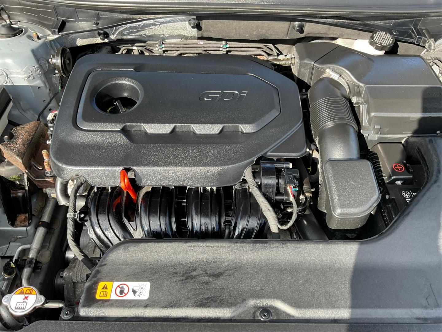 2015 Hyundai Sonata SE (5NPE24AF2FH) with an 2.4L I-4 gasoline direct injection engine, located at 1230 East Main St, Xenia, OH, 45385, (937) 908-9800, 39.688042, -83.910538 - Photo#10