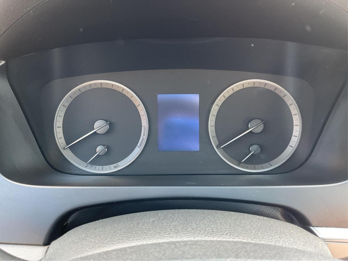 2015 Hyundai Sonata SE (5NPE24AF2FH) with an 2.4L I-4 gasoline direct injection engine, located at 1230 East Main St, Xenia, OH, 45385, (937) 908-9800, 39.688042, -83.910538 - Photo#13