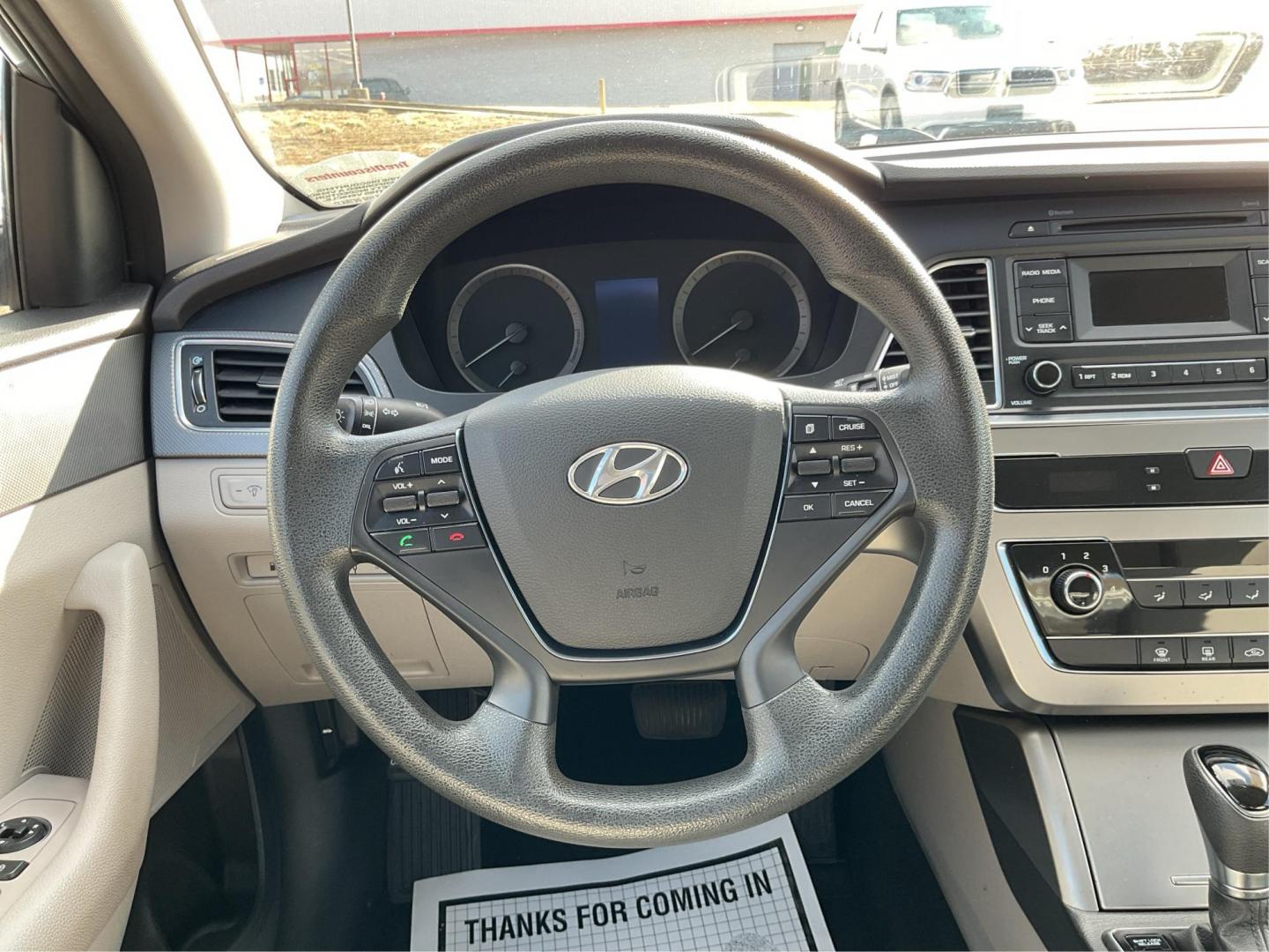 2015 Hyundai Sonata SE (5NPE24AF2FH) with an 2.4L I-4 gasoline direct injection engine, located at 1230 East Main St, Xenia, OH, 45385, (937) 908-9800, 39.688042, -83.910538 - Photo#14
