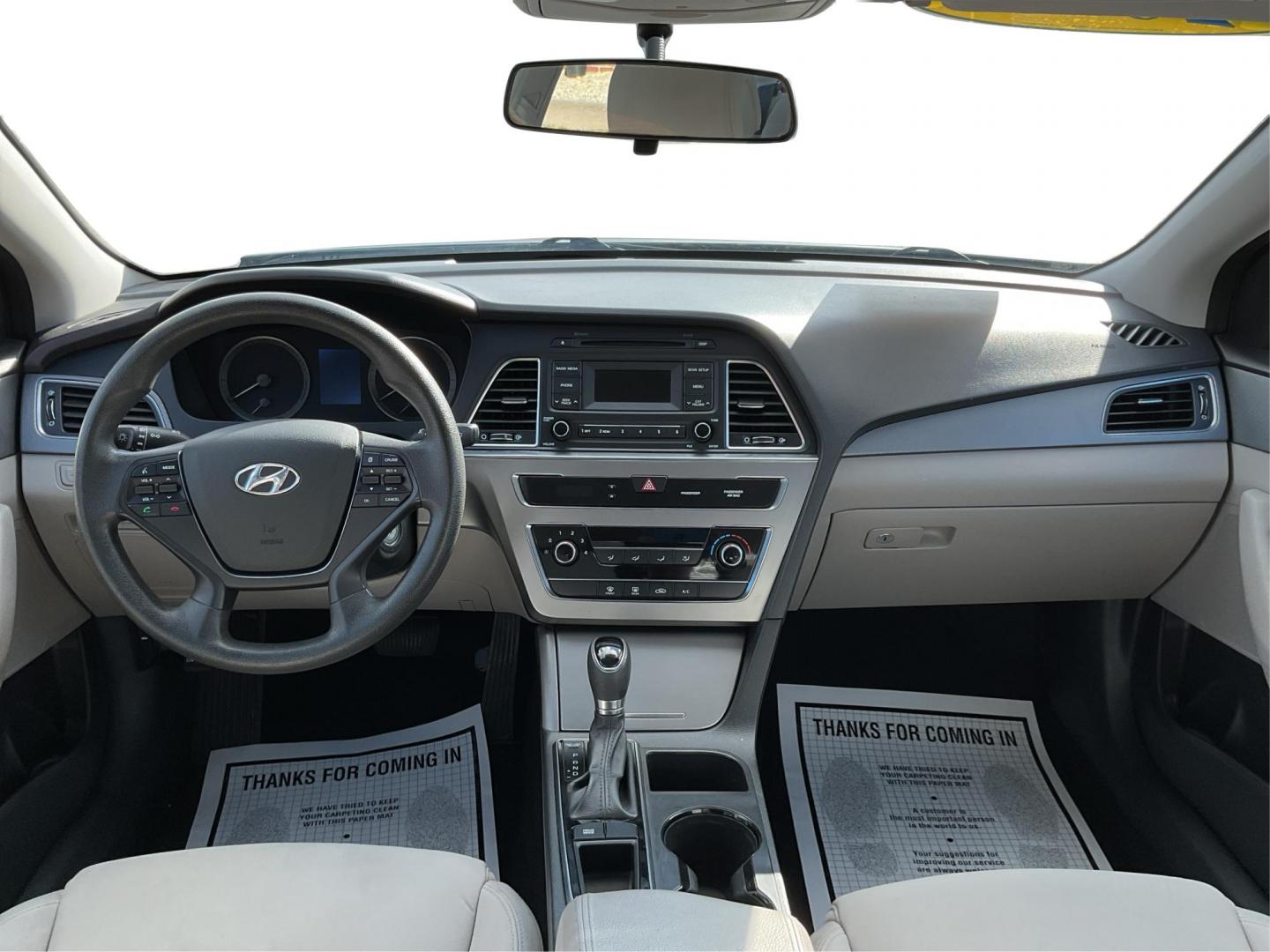 2015 Hyundai Sonata SE (5NPE24AF2FH) with an 2.4L I-4 gasoline direct injection engine, located at 1230 East Main St, Xenia, OH, 45385, (937) 908-9800, 39.688042, -83.910538 - Photo#17