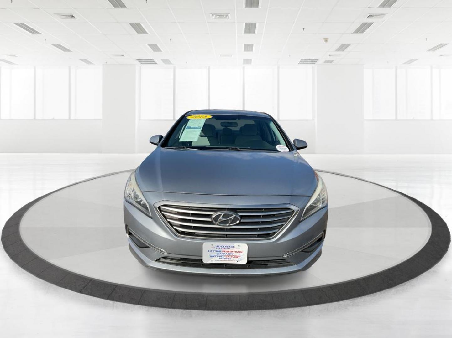 2015 Hyundai Sonata SE (5NPE24AF2FH) with an 2.4L I-4 gasoline direct injection engine, located at 1230 East Main St, Xenia, OH, 45385, (937) 908-9800, 39.688042, -83.910538 - Photo#6