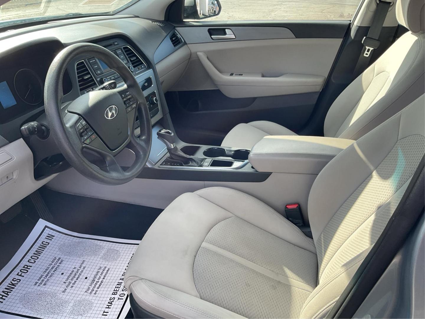 2015 Hyundai Sonata SE (5NPE24AF2FH) with an 2.4L I-4 gasoline direct injection engine, located at 1230 East Main St, Xenia, OH, 45385, (937) 908-9800, 39.688042, -83.910538 - Photo#8