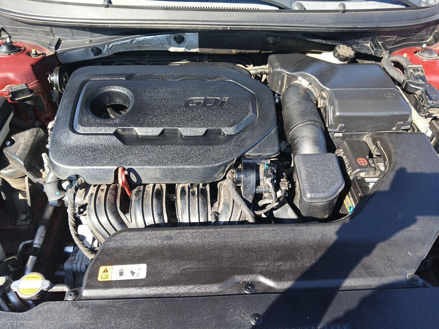 2015 Hyundai Sonata SE (5NPE24AF7FH) with an 2.4L L4 DOHC 16V engine, 7-Speed Automatic transmission, located at 1951 S Dayton Lakeview Rd., New Carlisle, OH, 45344, (937) 908-9800, 39.890999, -84.050255 - Photo#10