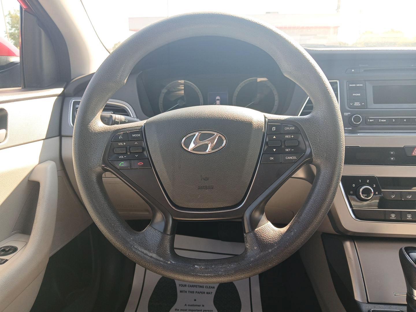 2015 Hyundai Sonata SE (5NPE24AF7FH) with an 2.4L L4 DOHC 16V engine, 7-Speed Automatic transmission, located at 1951 S Dayton Lakeview Rd., New Carlisle, OH, 45344, (937) 908-9800, 39.890999, -84.050255 - Photo#15