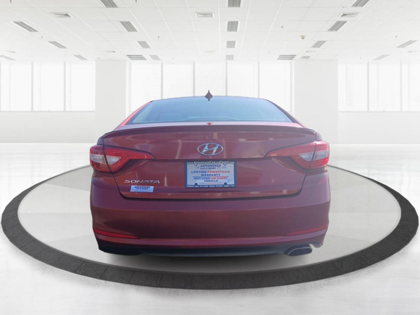 2015 Hyundai Sonata SE (5NPE24AF7FH) with an 2.4L L4 DOHC 16V engine, 7-Speed Automatic transmission, located at 1951 S Dayton Lakeview Rd., New Carlisle, OH, 45344, (937) 908-9800, 39.890999, -84.050255 - Photo#3