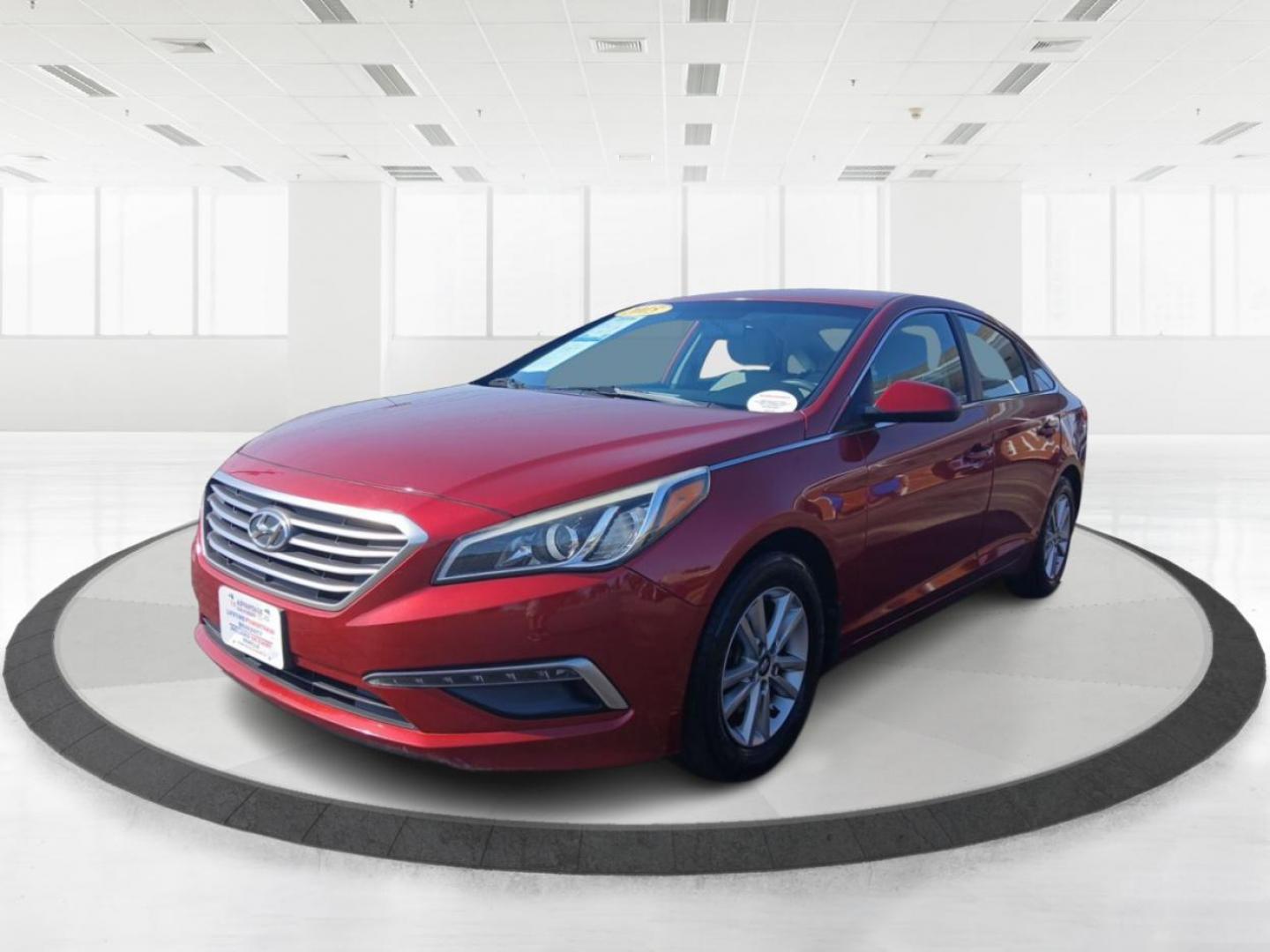 2015 Hyundai Sonata SE (5NPE24AF7FH) with an 2.4L L4 DOHC 16V engine, 7-Speed Automatic transmission, located at 1951 S Dayton Lakeview Rd., New Carlisle, OH, 45344, (937) 908-9800, 39.890999, -84.050255 - Photo#7