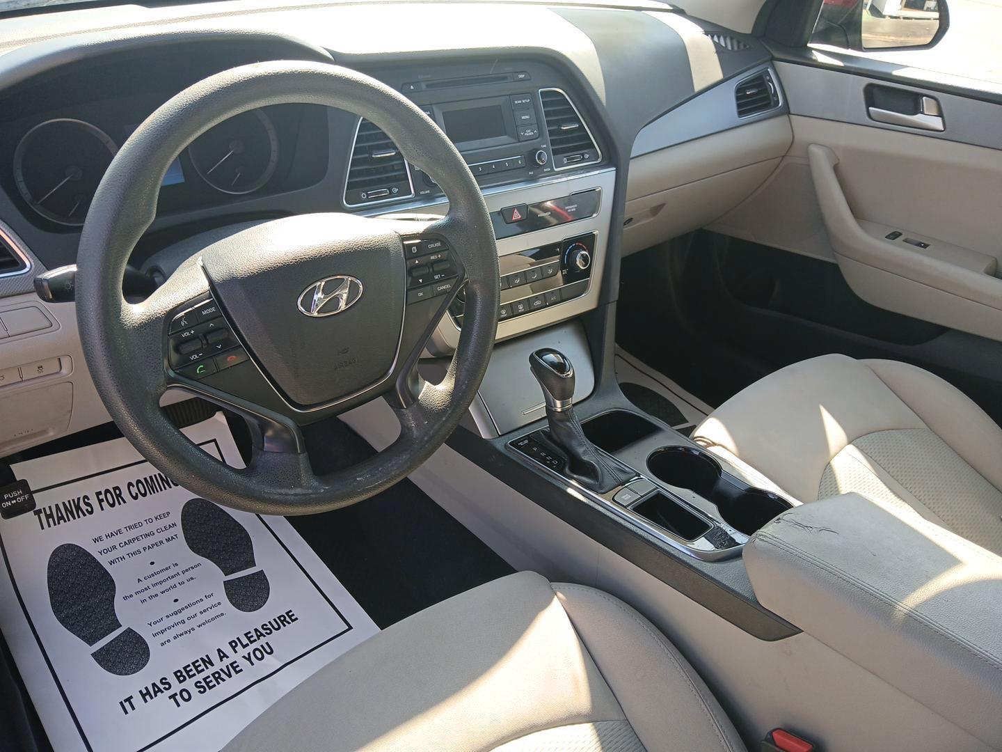2015 Hyundai Sonata SE (5NPE24AF7FH) with an 2.4L L4 DOHC 16V engine, 7-Speed Automatic transmission, located at 1951 S Dayton Lakeview Rd., New Carlisle, OH, 45344, (937) 908-9800, 39.890999, -84.050255 - Photo#8
