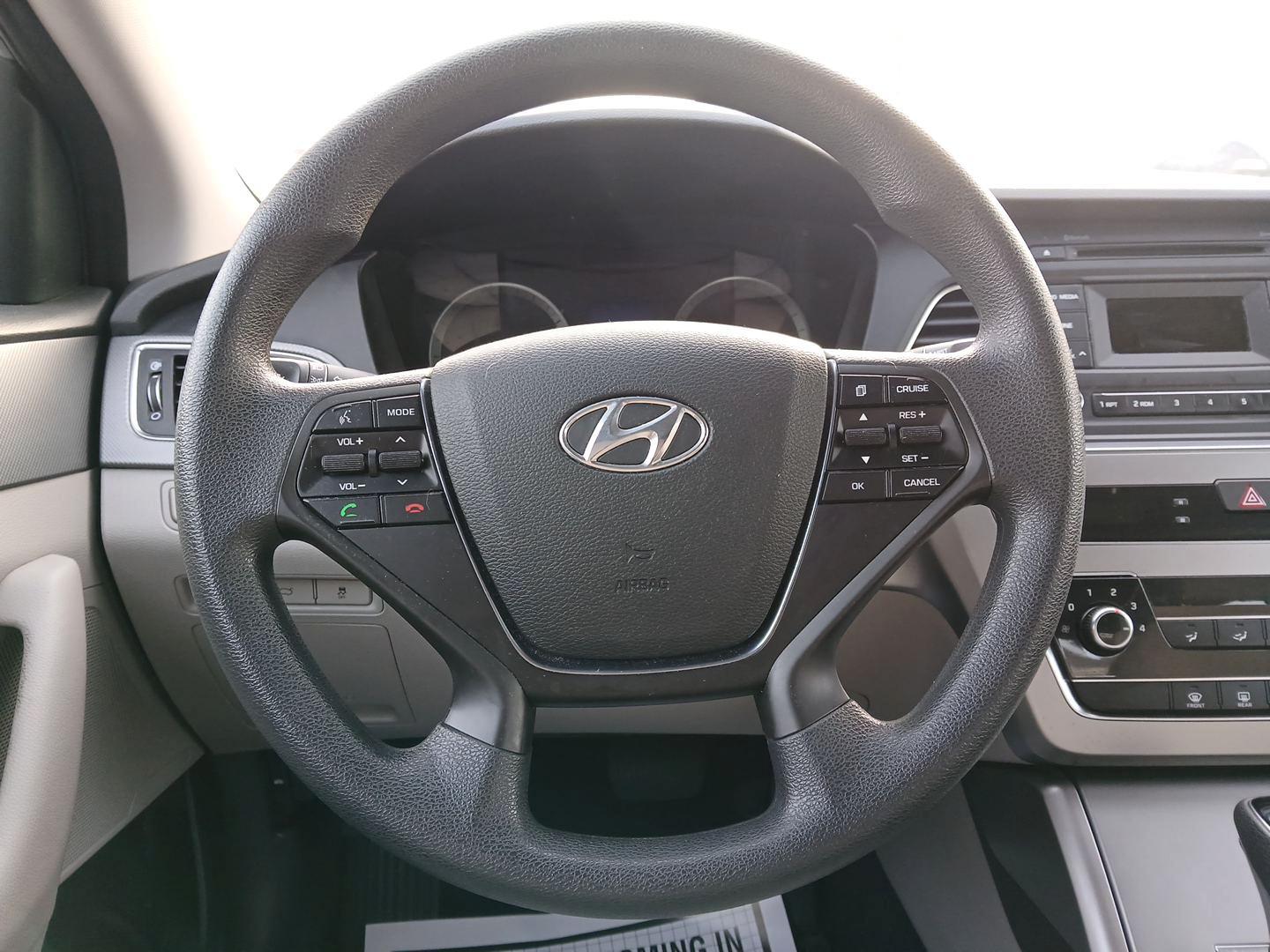 2015 Hyundai Sonata SE (5NPE24AF0FH) with an 2.4L L4 DOHC 16V engine, 7-Speed Automatic transmission, located at 401 Woodman Dr, Riverside, OH, 45431, (937) 908-9800, 39.761024, -84.120956 - Photo#15