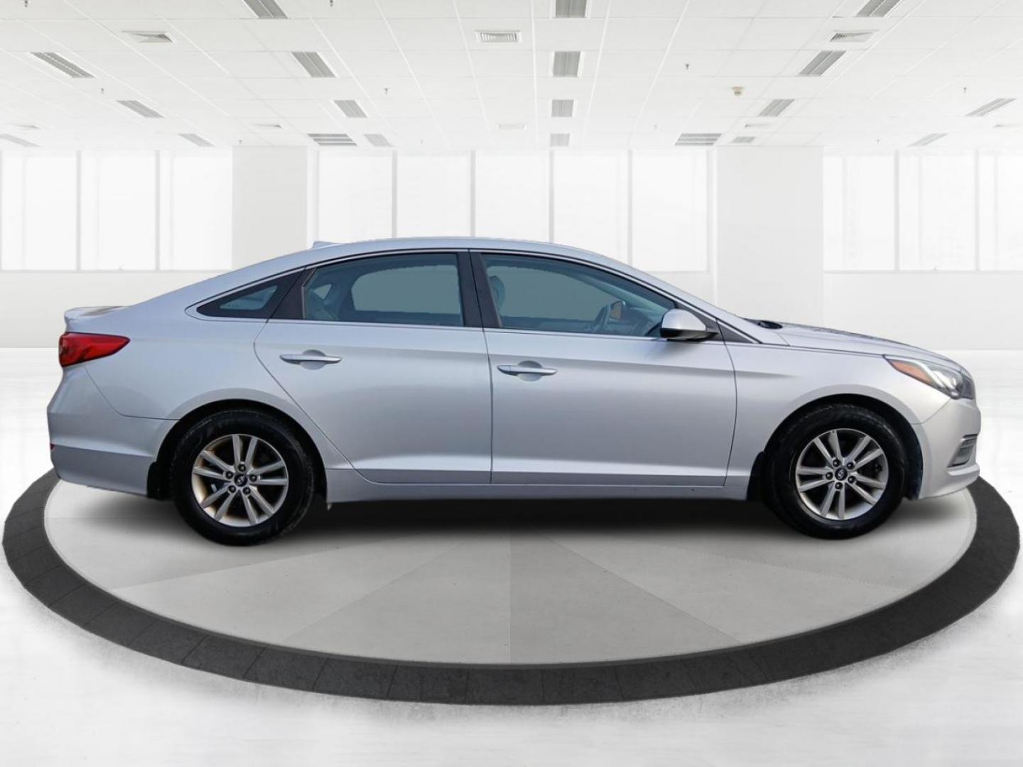 2015 Hyundai Sonata SE (5NPE24AF0FH) with an 2.4L L4 DOHC 16V engine, 7-Speed Automatic transmission, located at 401 Woodman Dr, Riverside, OH, 45431, (937) 908-9800, 39.761024, -84.120956 - Photo#1