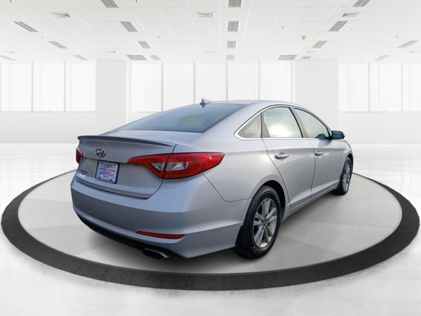 2015 Hyundai Sonata SE (5NPE24AF0FH) with an 2.4L L4 DOHC 16V engine, 7-Speed Automatic transmission, located at 401 Woodman Dr, Riverside, OH, 45431, (937) 908-9800, 39.761024, -84.120956 - Photo#2