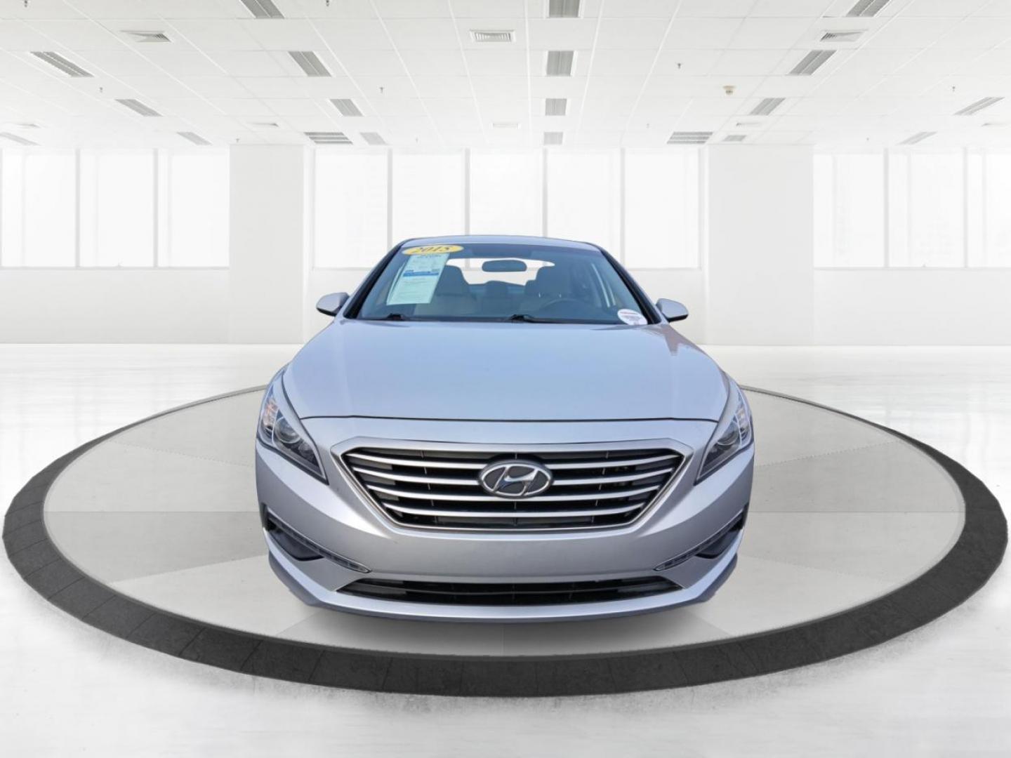 2015 Hyundai Sonata SE (5NPE24AF0FH) with an 2.4L L4 DOHC 16V engine, 7-Speed Automatic transmission, located at 401 Woodman Dr, Riverside, OH, 45431, (937) 908-9800, 39.761024, -84.120956 - Photo#6