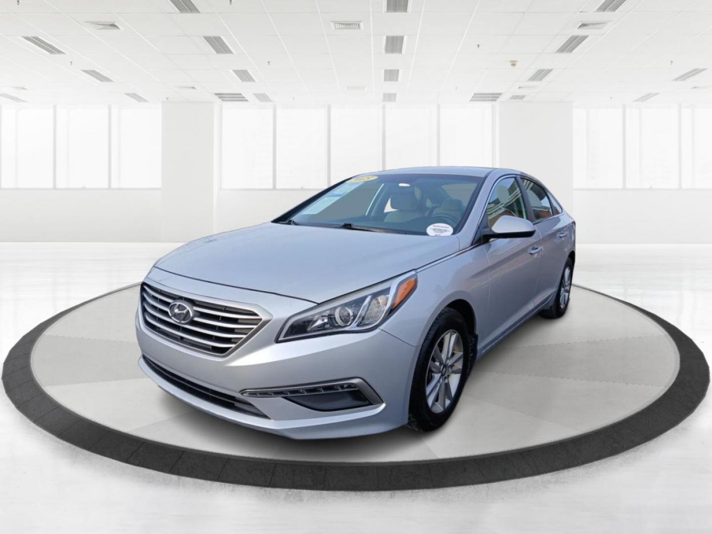 2015 Hyundai Sonata SE (5NPE24AF0FH) with an 2.4L L4 DOHC 16V engine, 7-Speed Automatic transmission, located at 401 Woodman Dr, Riverside, OH, 45431, (937) 908-9800, 39.761024, -84.120956 - Photo#7