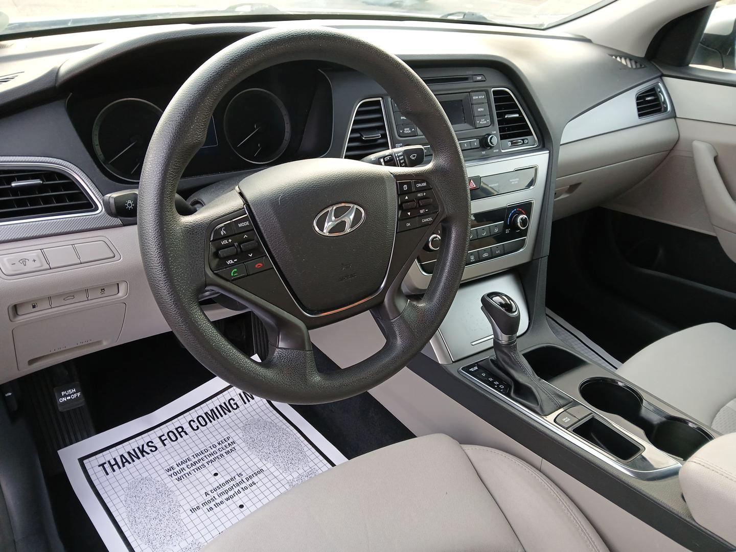 2015 Hyundai Sonata SE (5NPE24AF0FH) with an 2.4L L4 DOHC 16V engine, 7-Speed Automatic transmission, located at 401 Woodman Dr, Riverside, OH, 45431, (937) 908-9800, 39.761024, -84.120956 - Photo#8