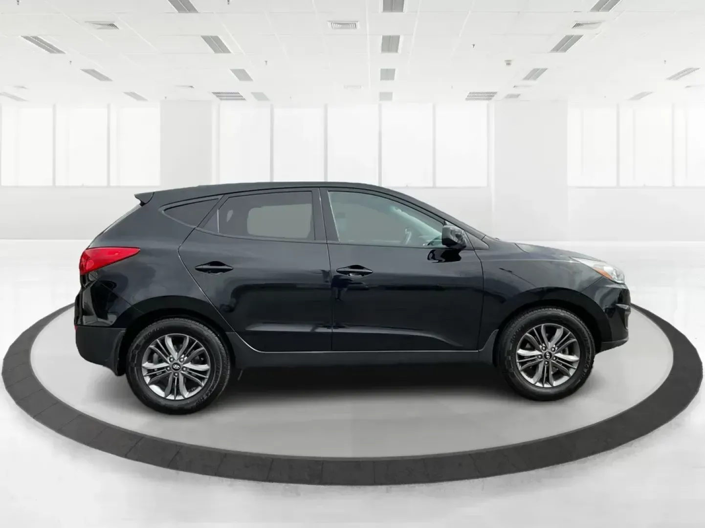 2015 Hyundai Tucson GLS (KM8JTCAF1FU) with an Nu 2L I-4 gasoline direct injection engine, located at 4508 South Dixie Dr, Moraine, OH, 45439, (937) 908-9800, 39.807072, -84.031563 - Photo#0