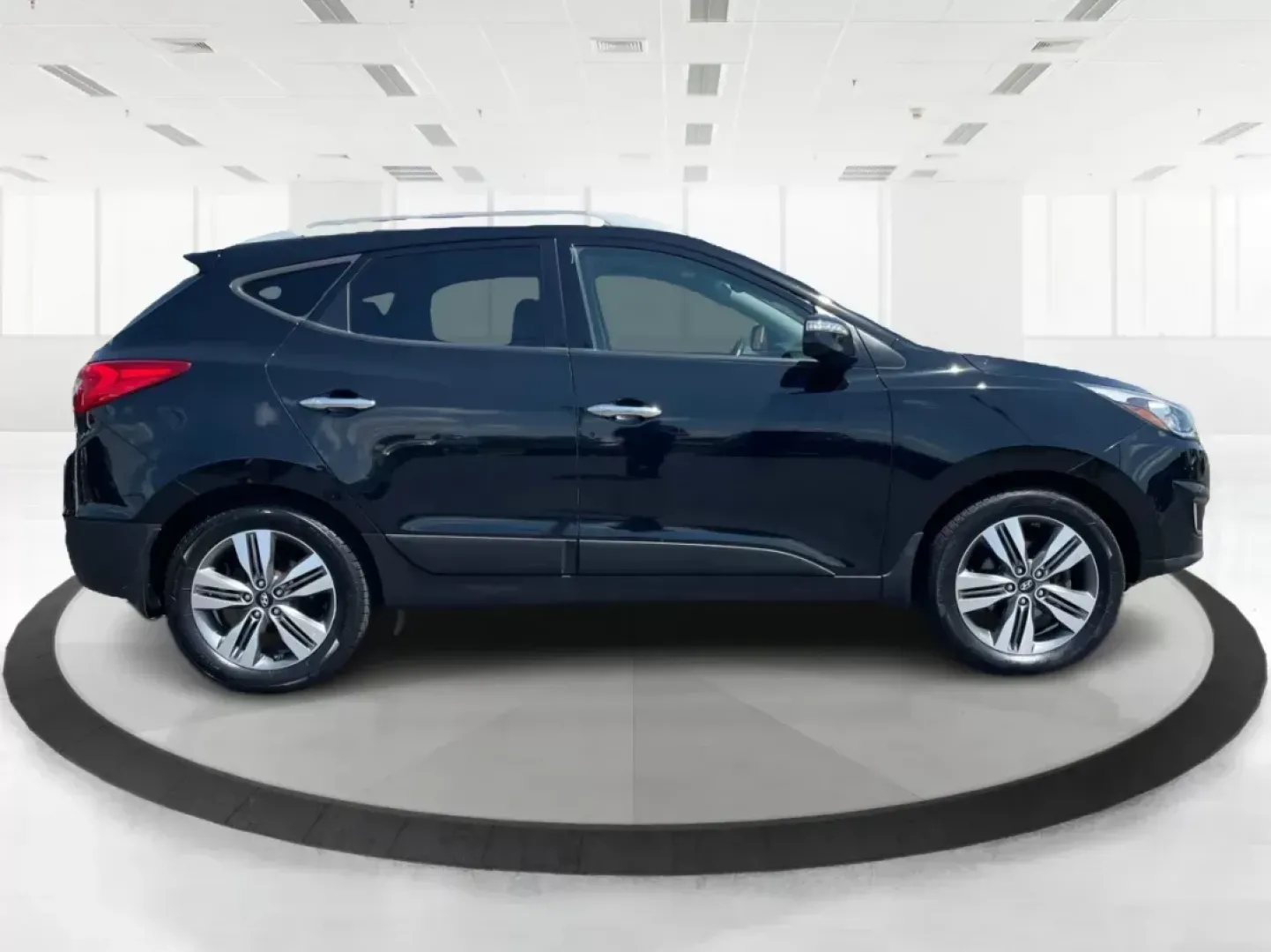 2015 Hyundai Tucson Limited (KM8JUCAG0FU) with an Theta II 2.4L I-4 gasoline direct injection engine, located at 401 Woodman Dr, Riverside, OH, 45431, (937) 908-9800, 39.761024, -84.120956 - Photo#1