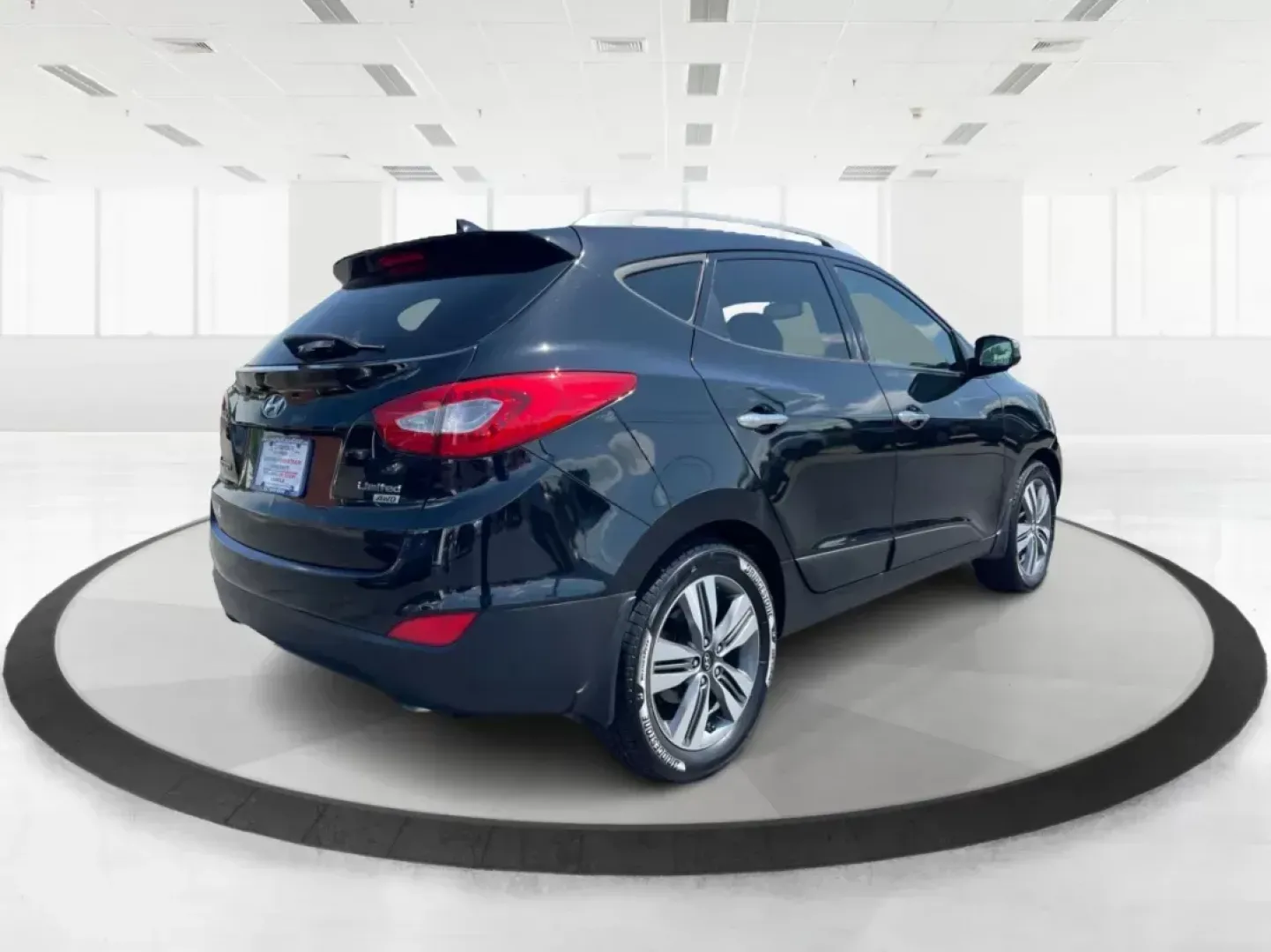 2015 Hyundai Tucson Limited (KM8JUCAG0FU) with an Theta II 2.4L I-4 gasoline direct injection engine, located at 401 Woodman Dr, Riverside, OH, 45431, (937) 908-9800, 39.761024, -84.120956 - Photo#2