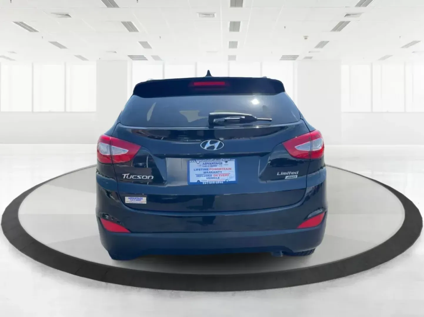 2015 Hyundai Tucson Limited (KM8JUCAG0FU) with an Theta II 2.4L I-4 gasoline direct injection engine, located at 401 Woodman Dr, Riverside, OH, 45431, (937) 908-9800, 39.761024, -84.120956 - Photo#3
