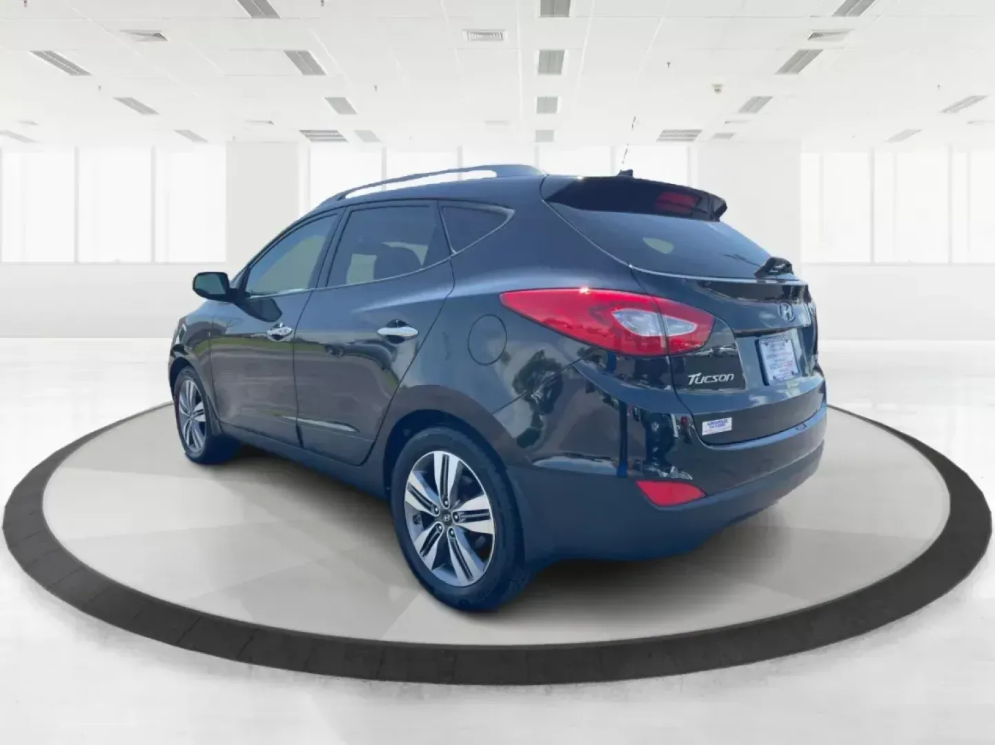 2015 Hyundai Tucson Limited (KM8JUCAG0FU) with an Theta II 2.4L I-4 gasoline direct injection engine, located at 401 Woodman Dr, Riverside, OH, 45431, (937) 908-9800, 39.761024, -84.120956 - Photo#4