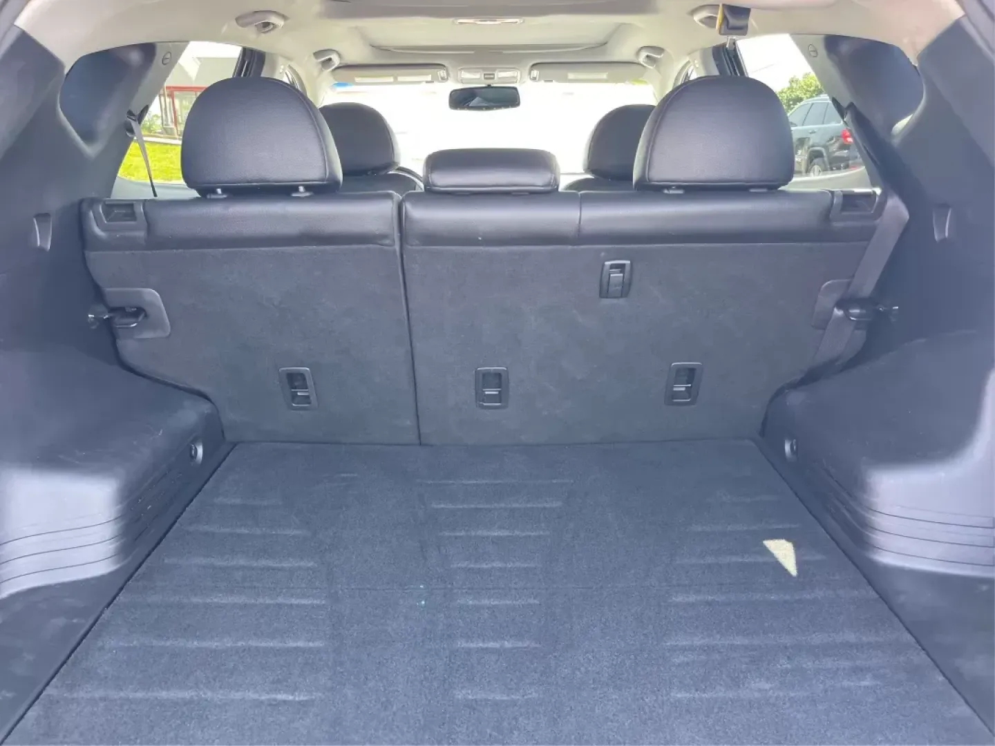 2015 Hyundai Tucson Limited (KM8JUCAG0FU) with an Theta II 2.4L I-4 gasoline direct injection engine, located at 401 Woodman Dr, Riverside, OH, 45431, (937) 908-9800, 39.761024, -84.120956 - Photo#11