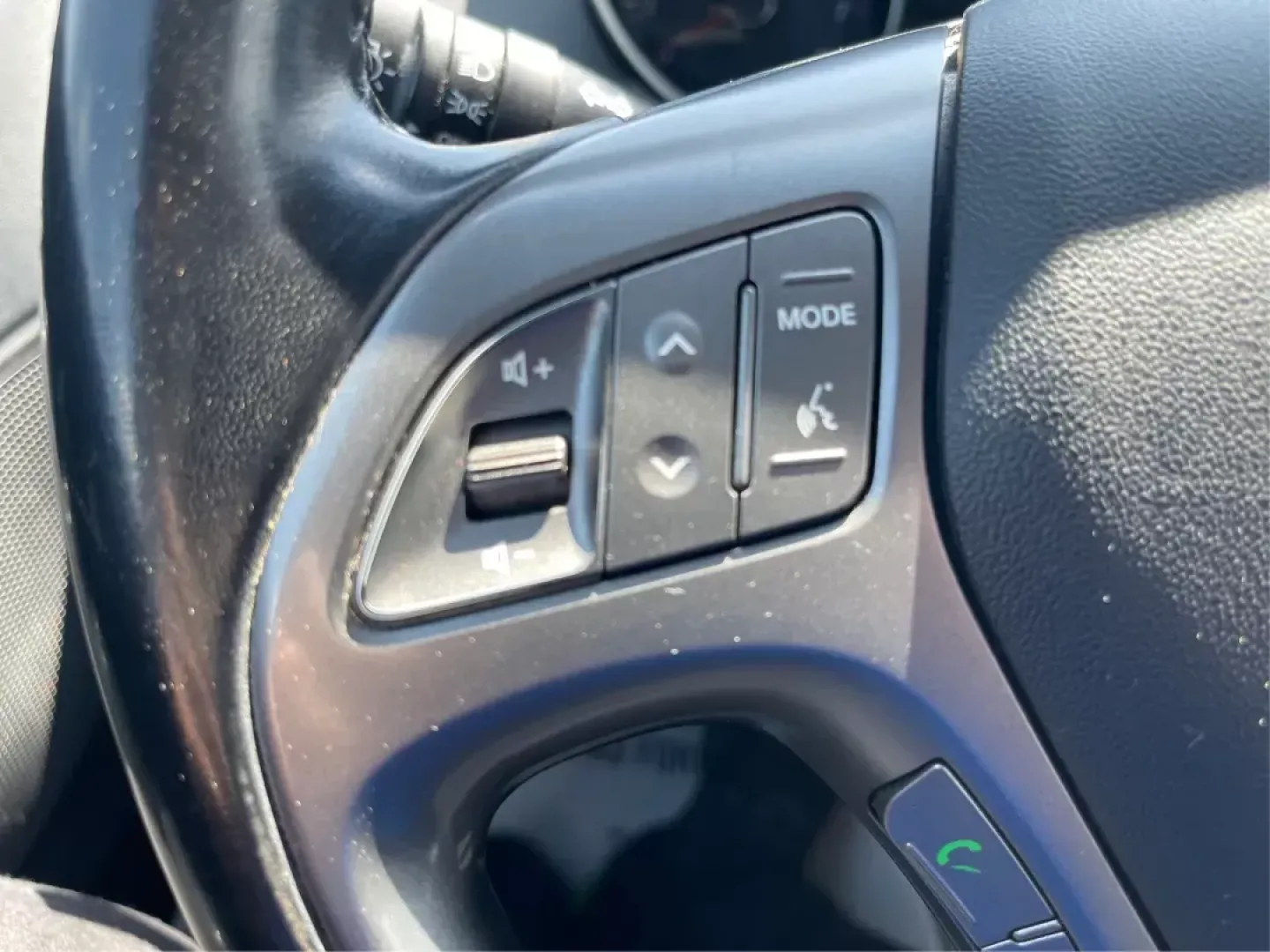 2015 Hyundai Tucson Limited (KM8JUCAG0FU) with an Theta II 2.4L I-4 gasoline direct injection engine, located at 401 Woodman Dr, Riverside, OH, 45431, (937) 908-9800, 39.761024, -84.120956 - Photo#15