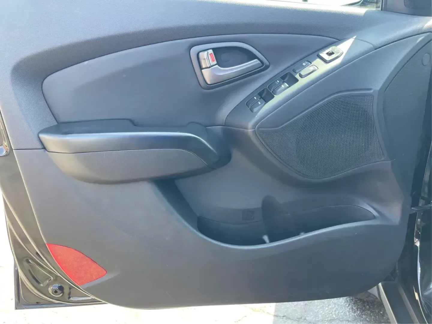 2015 Hyundai Tucson Limited (KM8JUCAG0FU) with an Theta II 2.4L I-4 gasoline direct injection engine, located at 401 Woodman Dr, Riverside, OH, 45431, (937) 908-9800, 39.761024, -84.120956 - Photo#18